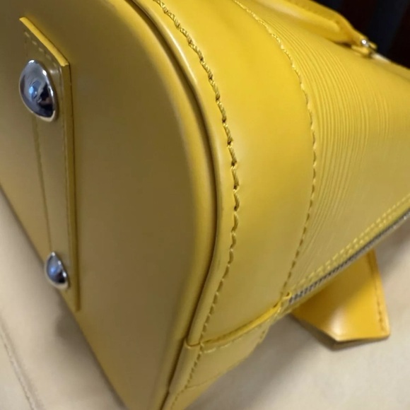 Louis Vuitton LV Alma PM Epi Leather Handbag Satchel - Yellow / Citron - Picture 9 of 14